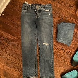 26 levi’s dark wash jeans